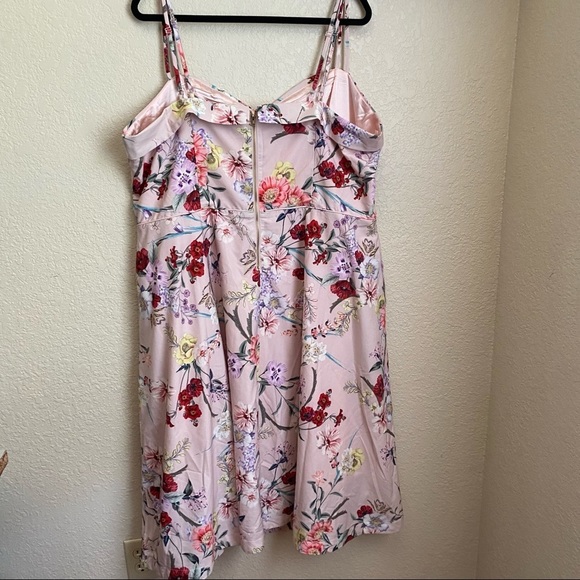 City Chic Blush Floral Daytime Diva Dress size 20 - Picture 4 of 12